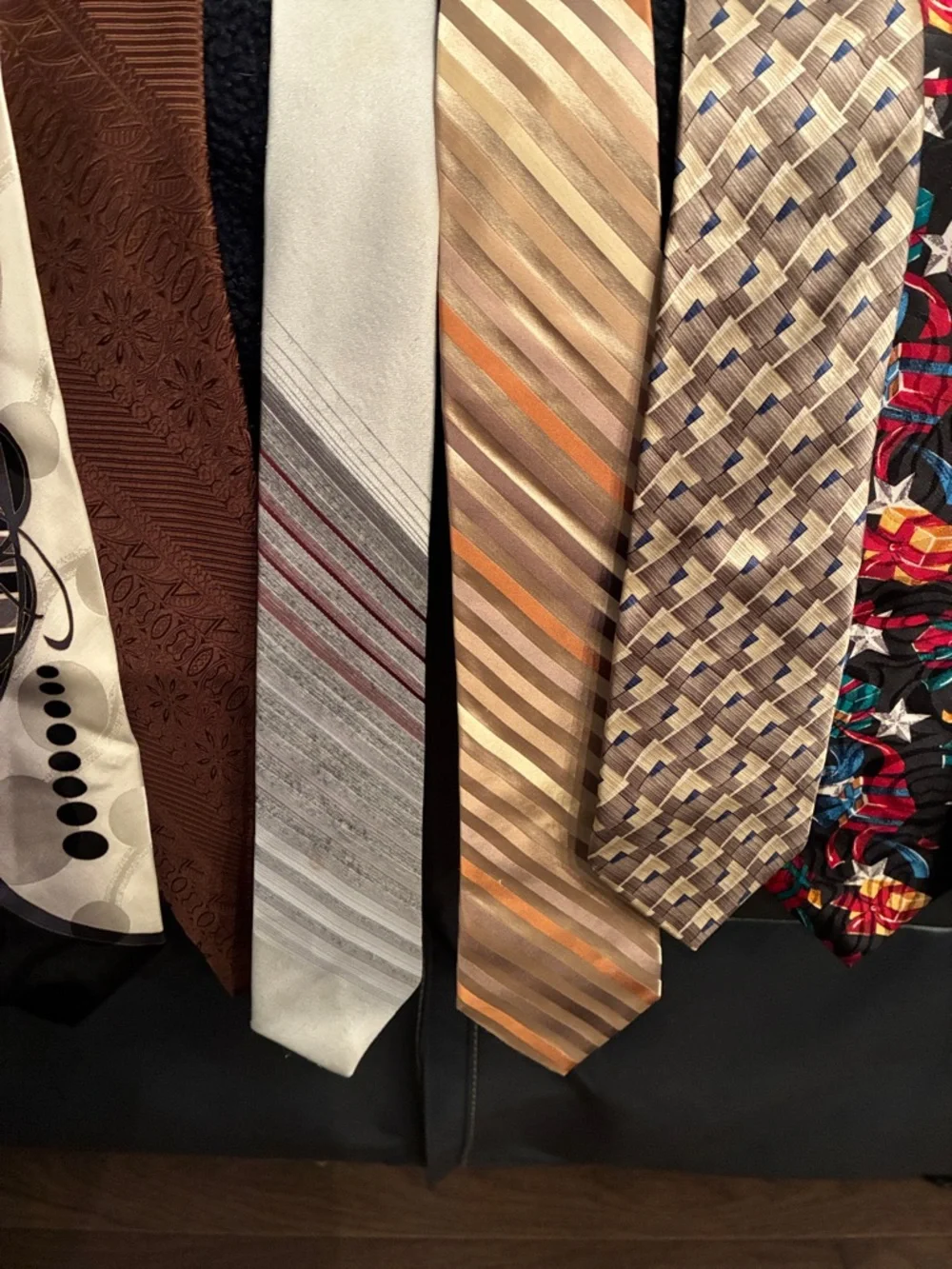Assorted Men's Necktie Collection - Multi-Color Pack - Picture 3 of 4